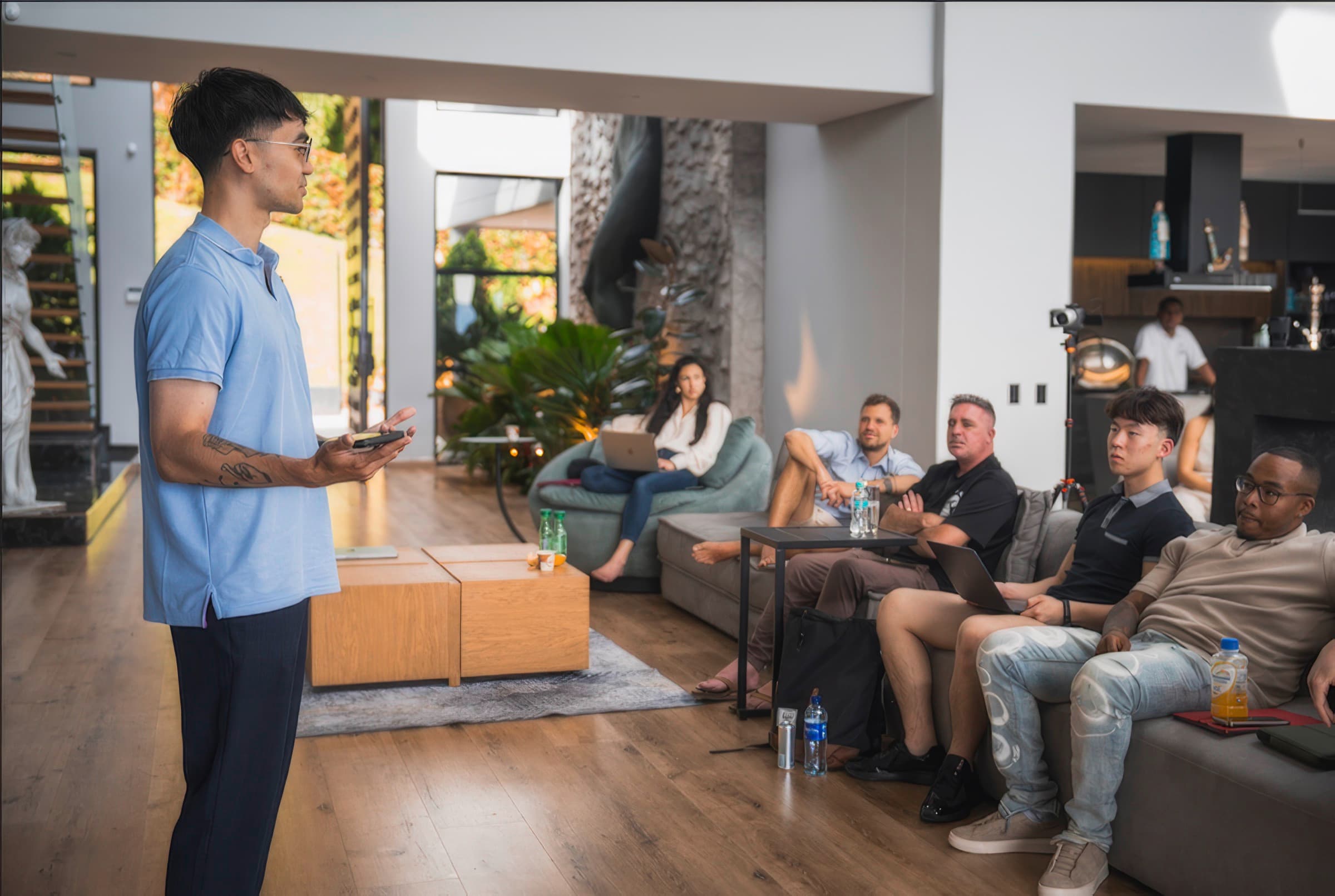A Leadogo team presentation in progress